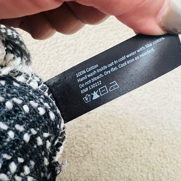 Peace Love World Monochrome Patterned Sweatshirt - Picture 6 of 13